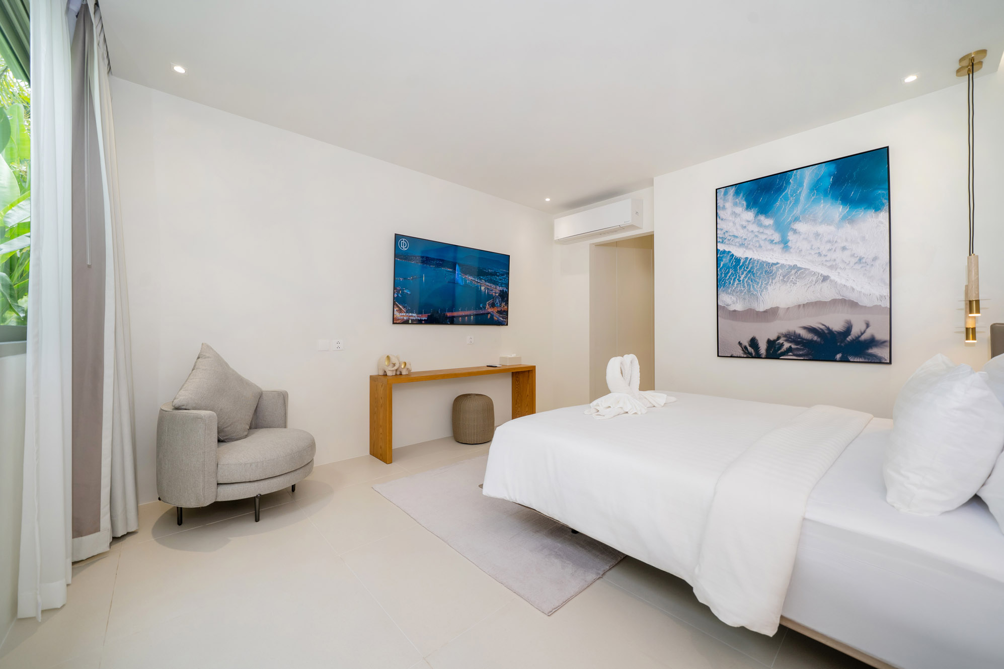 A (12) Brand New Ultra Clean & Modern 3 Bedroom Villa