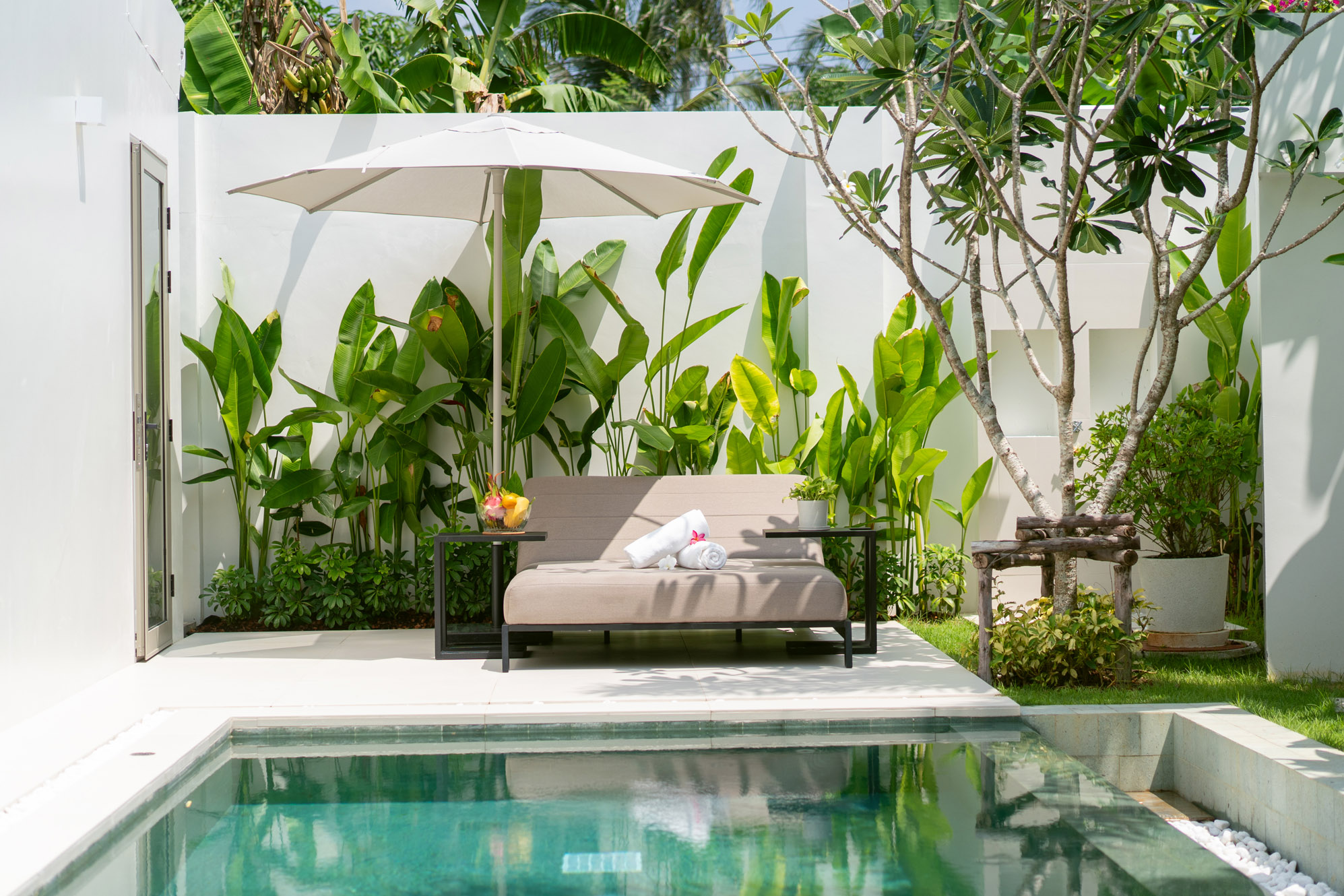A (3) Brand New Ultra Clean & Modern 3 Bedroom Villa