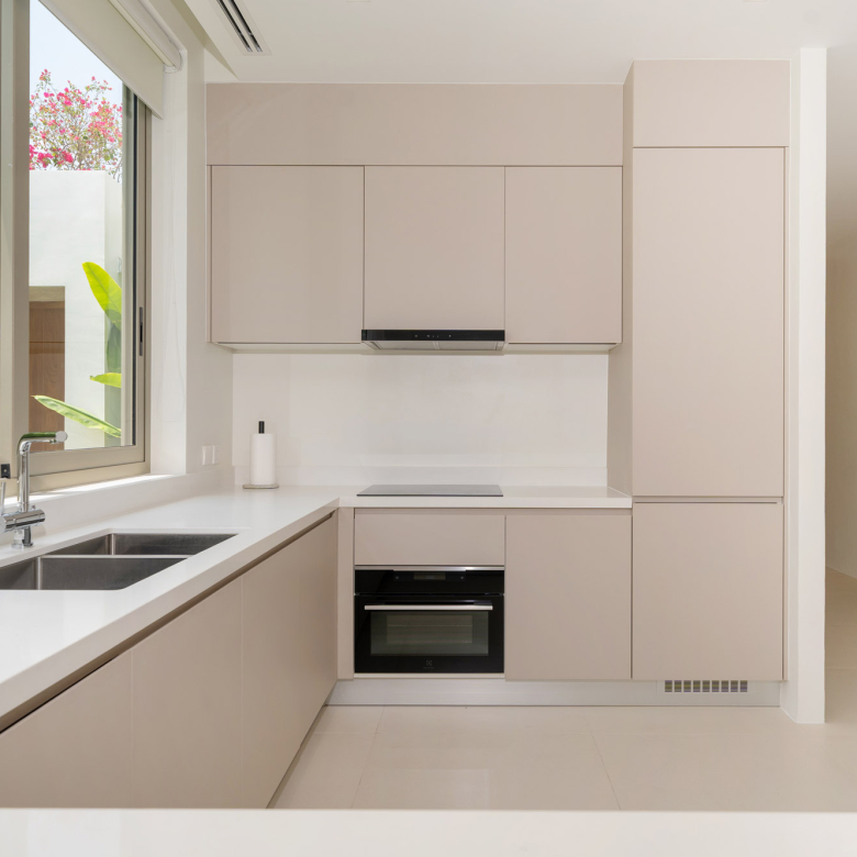Brand New Ultra Clean & Modern 3 Bedroom Villa