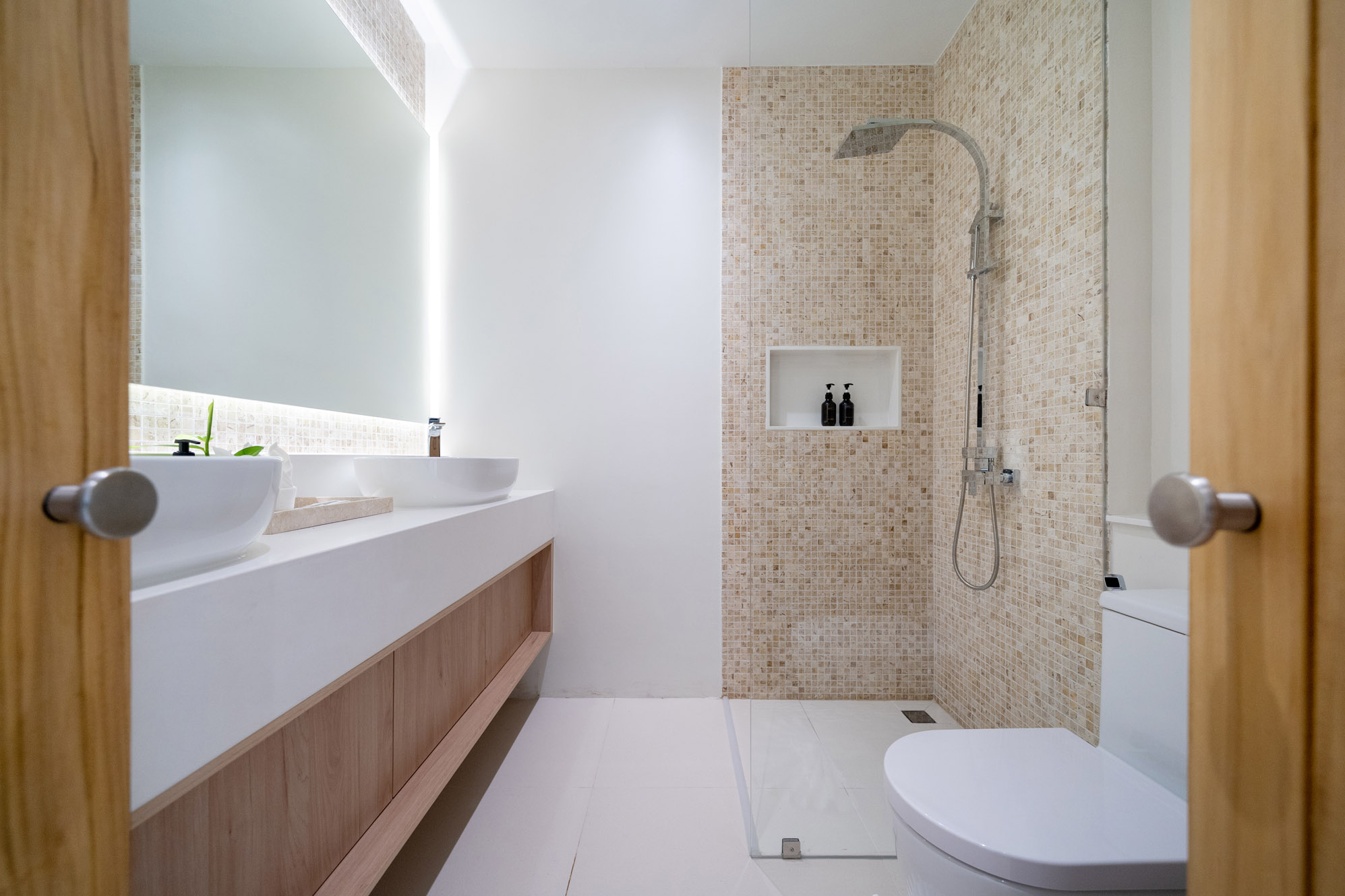 A (62) Brand New Ultra Clean & Modern 3 Bedroom Villa