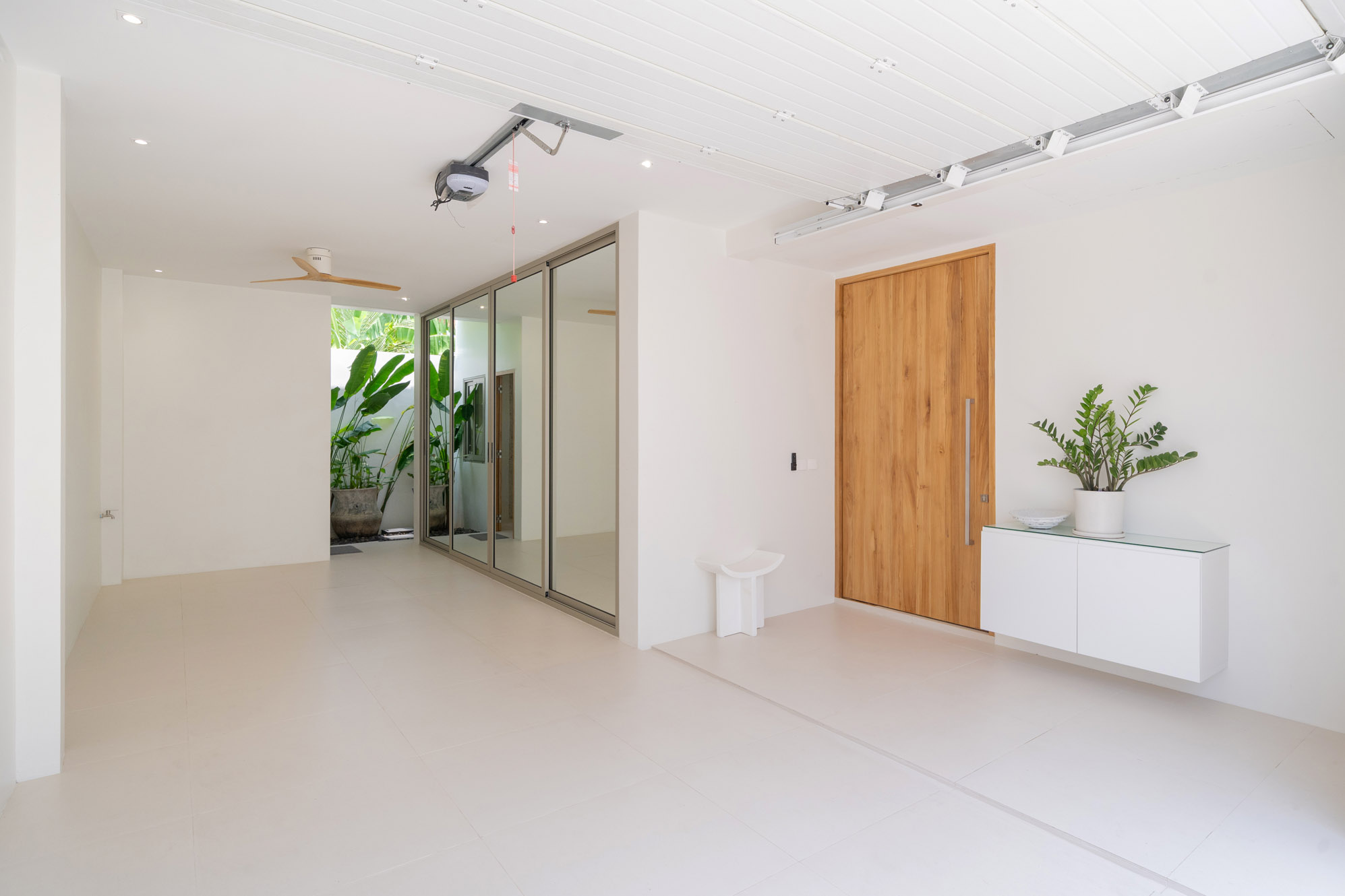 A (73) Brand New Ultra Clean & Modern 3 Bedroom Villa