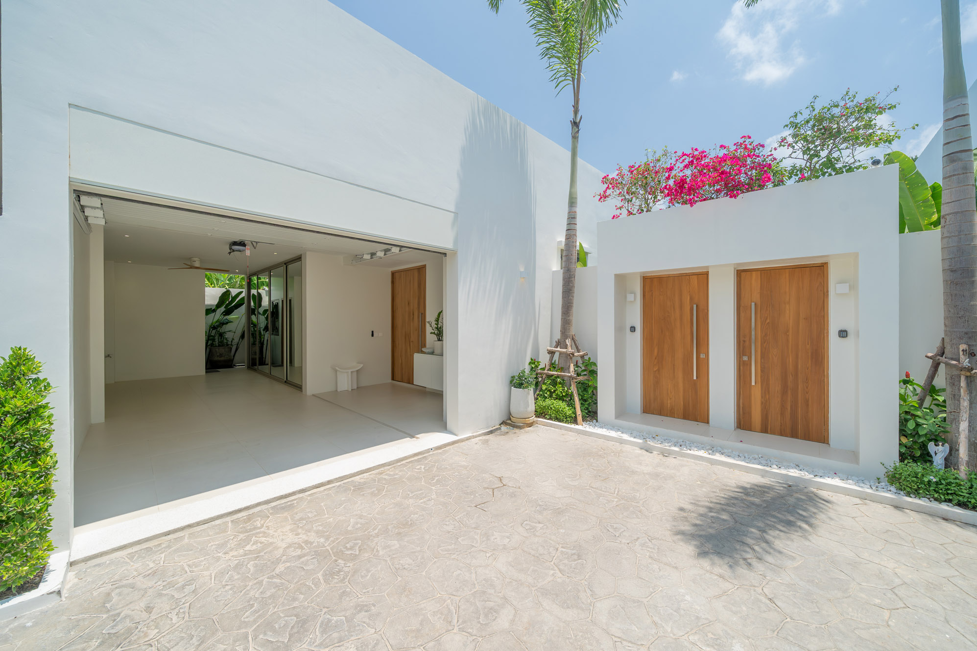 A (74) Brand New Ultra Clean & Modern 3 Bedroom Villa